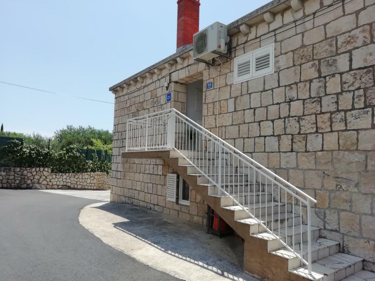 Village Apartment Skuric Cilipi Exterior photo